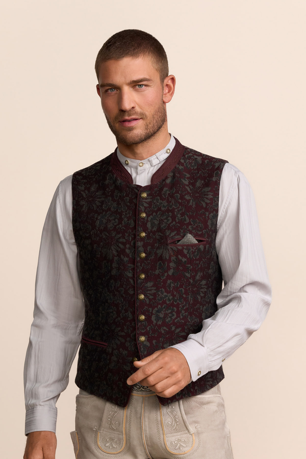 Trachten vest Cornelius