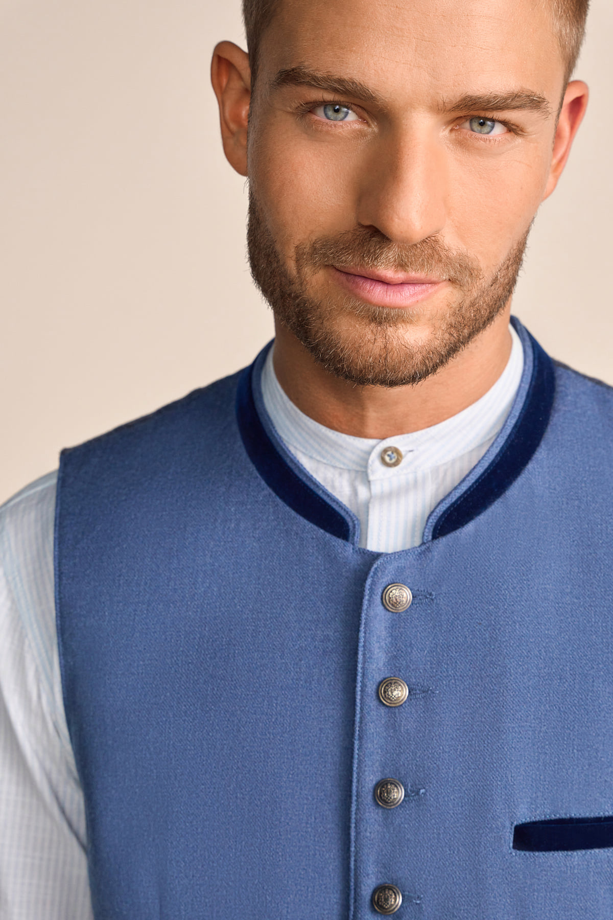 Trachten vest Perry
