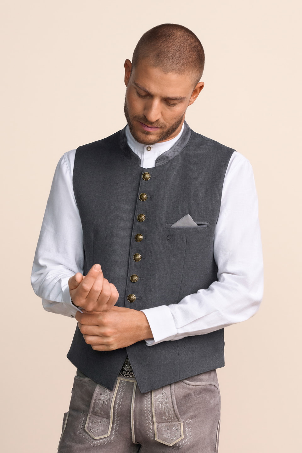 Trachten vest Nikolaos