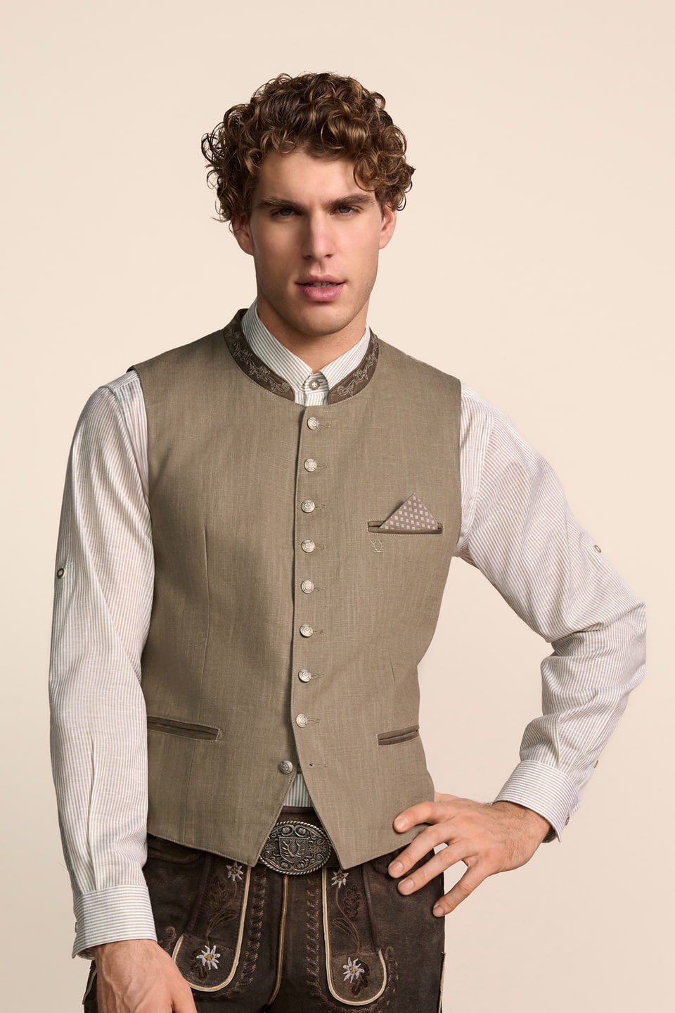 Trachten vest Lyam