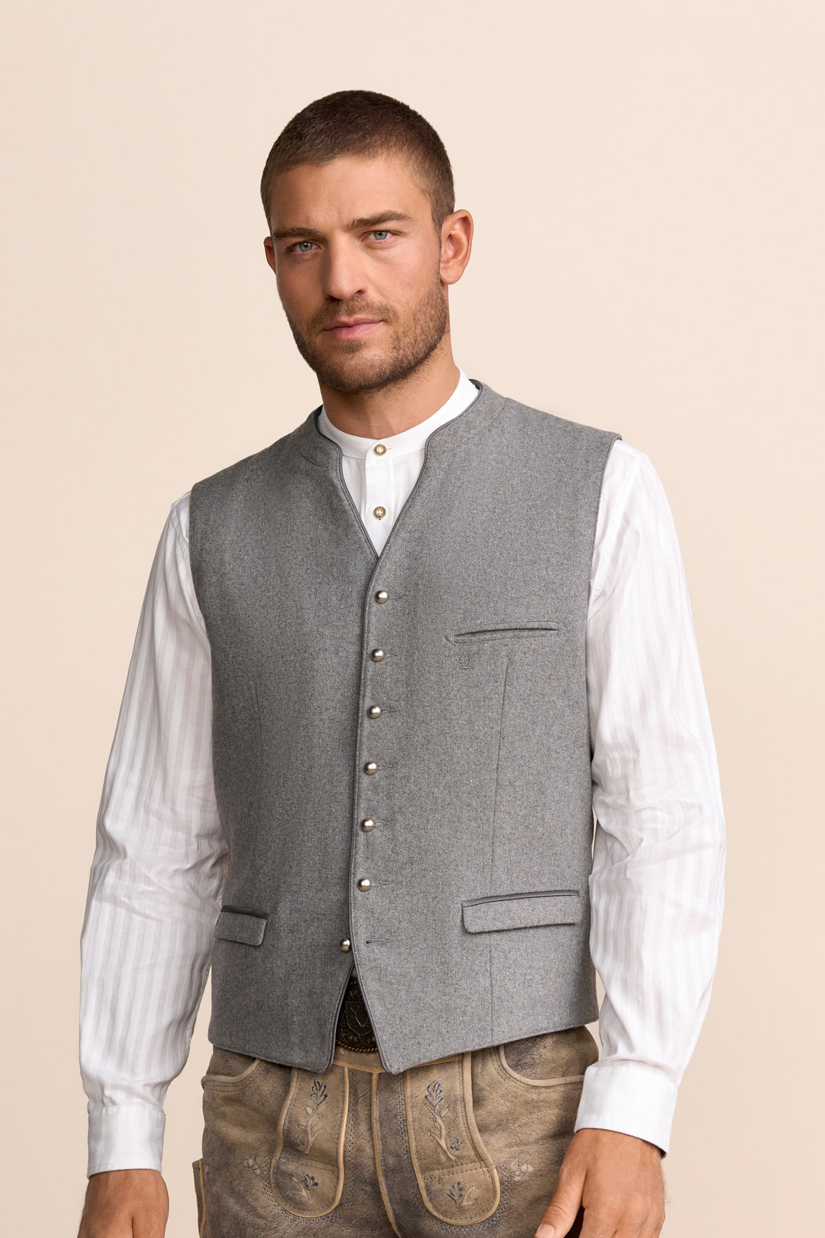 Trachten vest Benedin