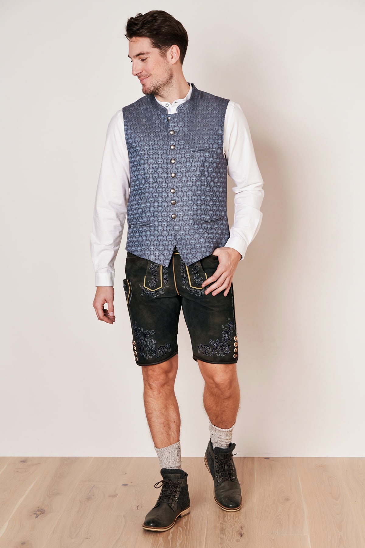 Trachten vest Milan