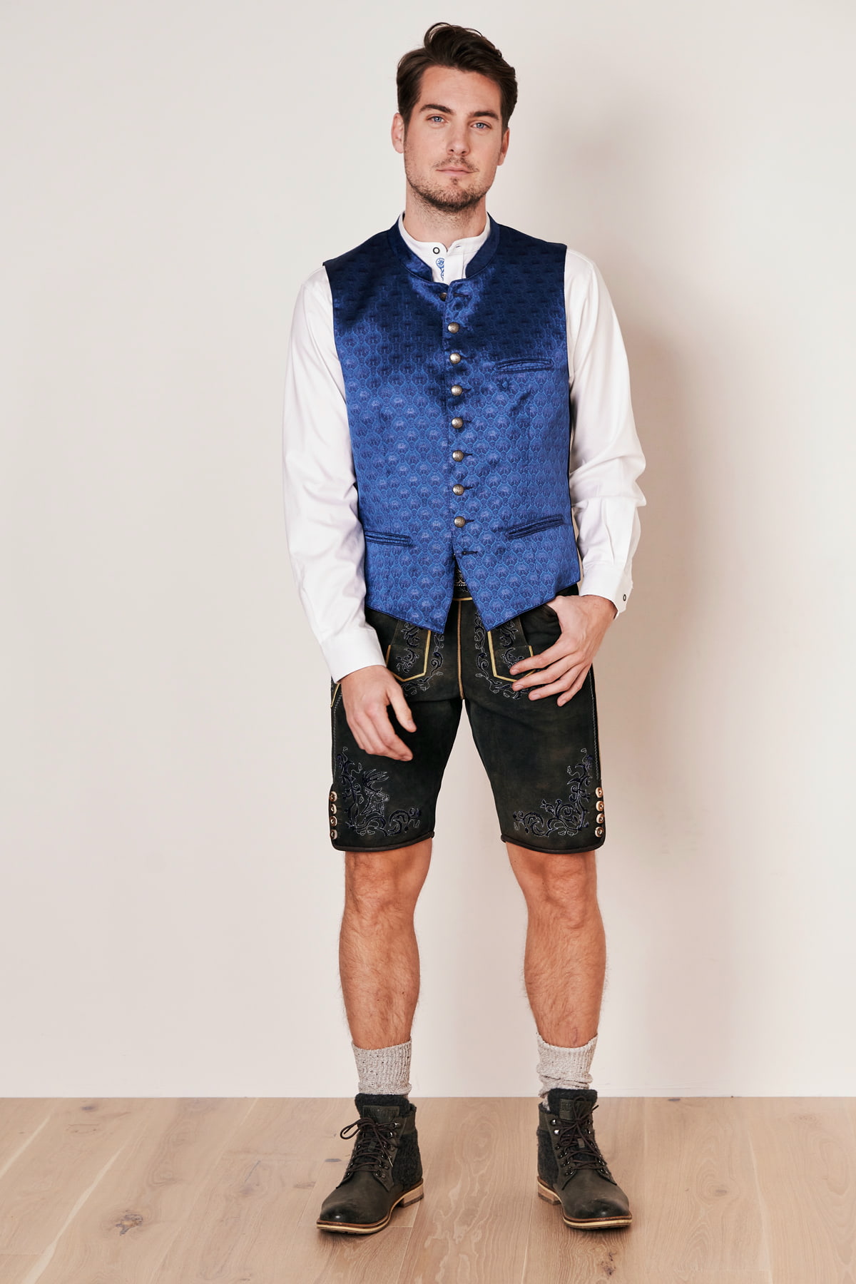 Trachten vest Milan
