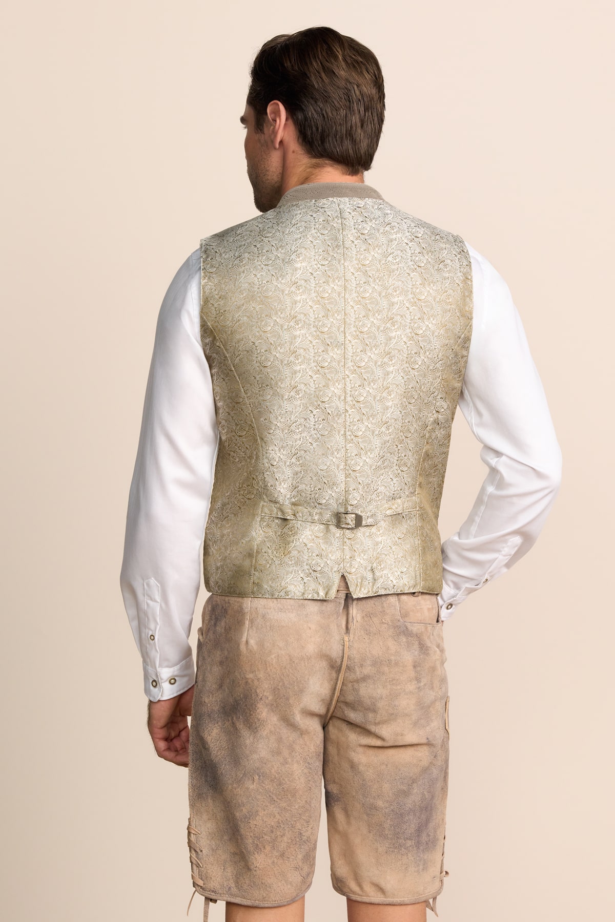 Trachten vest Seran