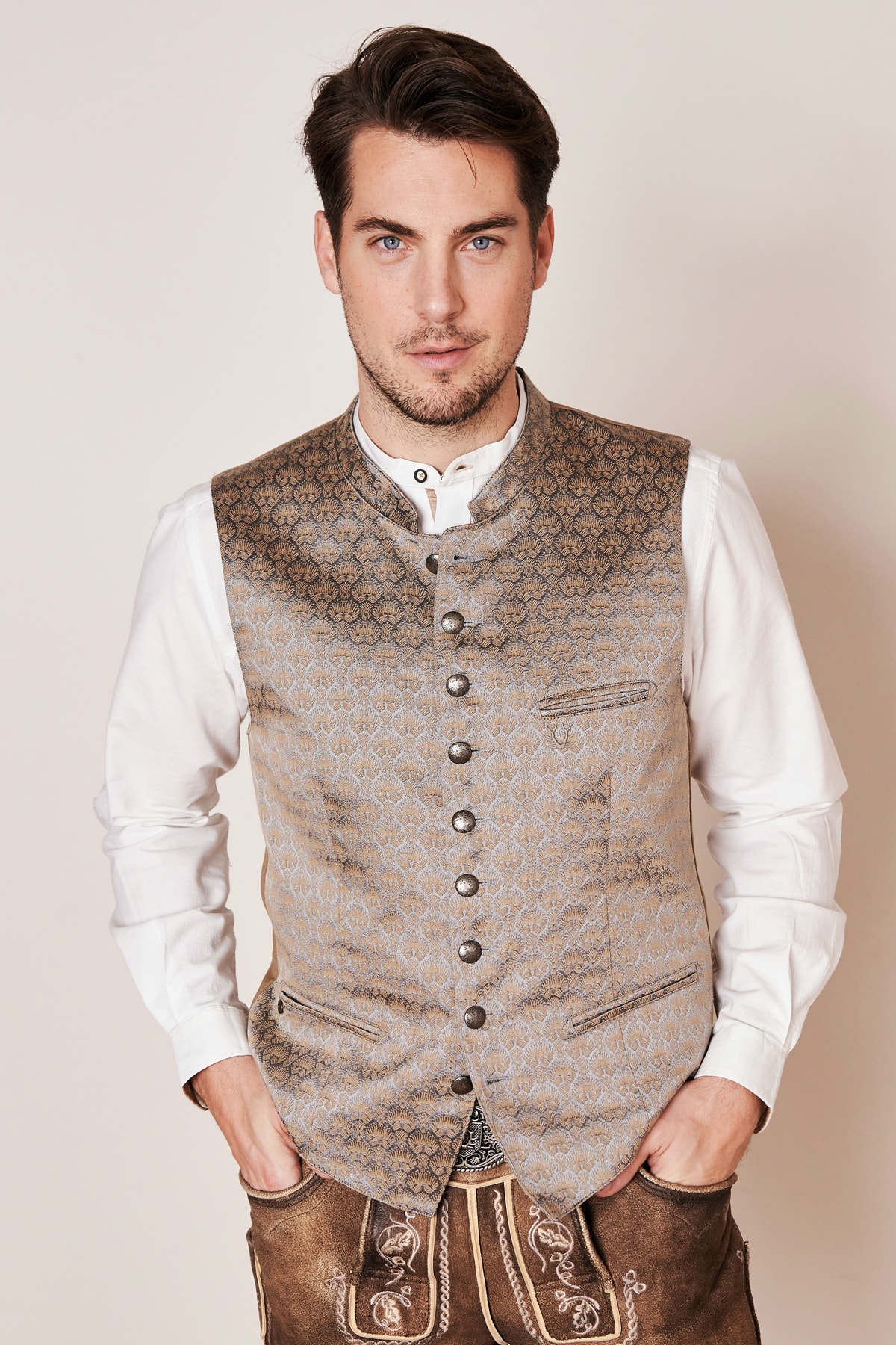 Trachten vest Milan