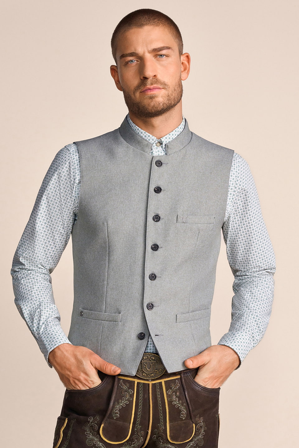 Trachten vest Ravin