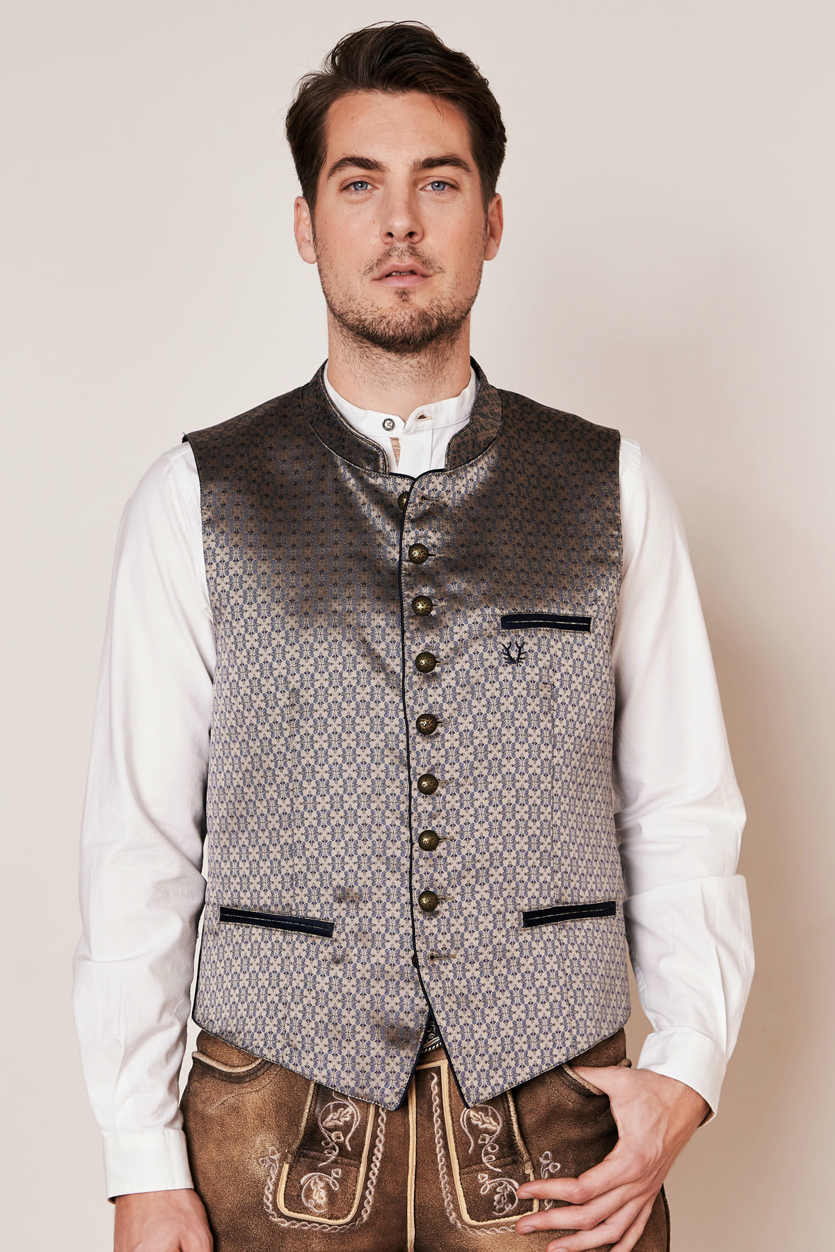 Trachten vest Jano