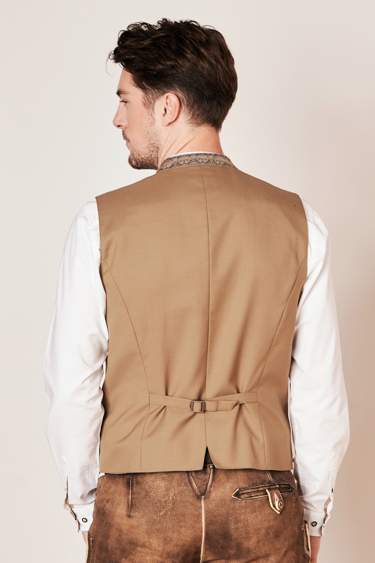 Trachten vest Milan