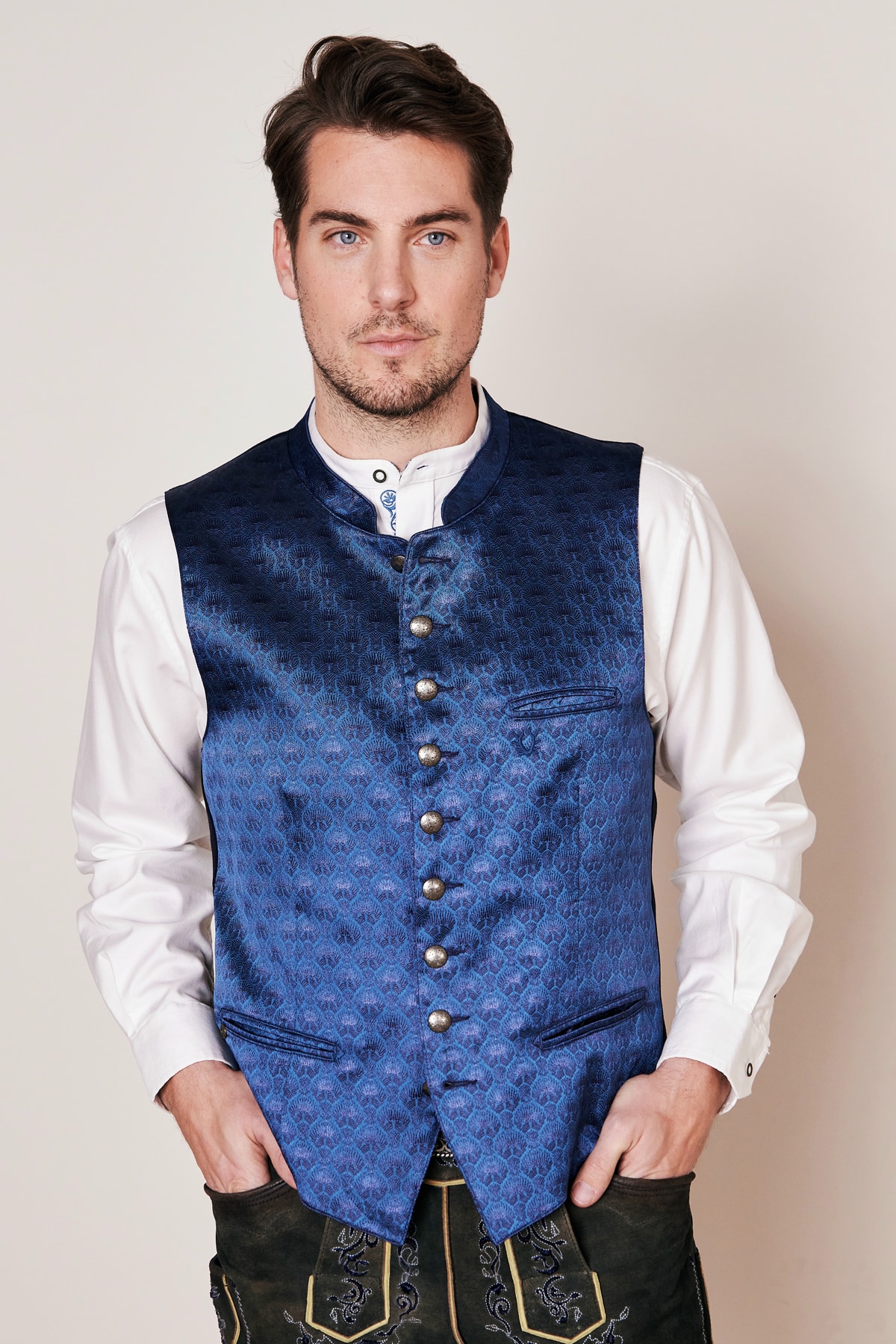 Trachten vest Milan