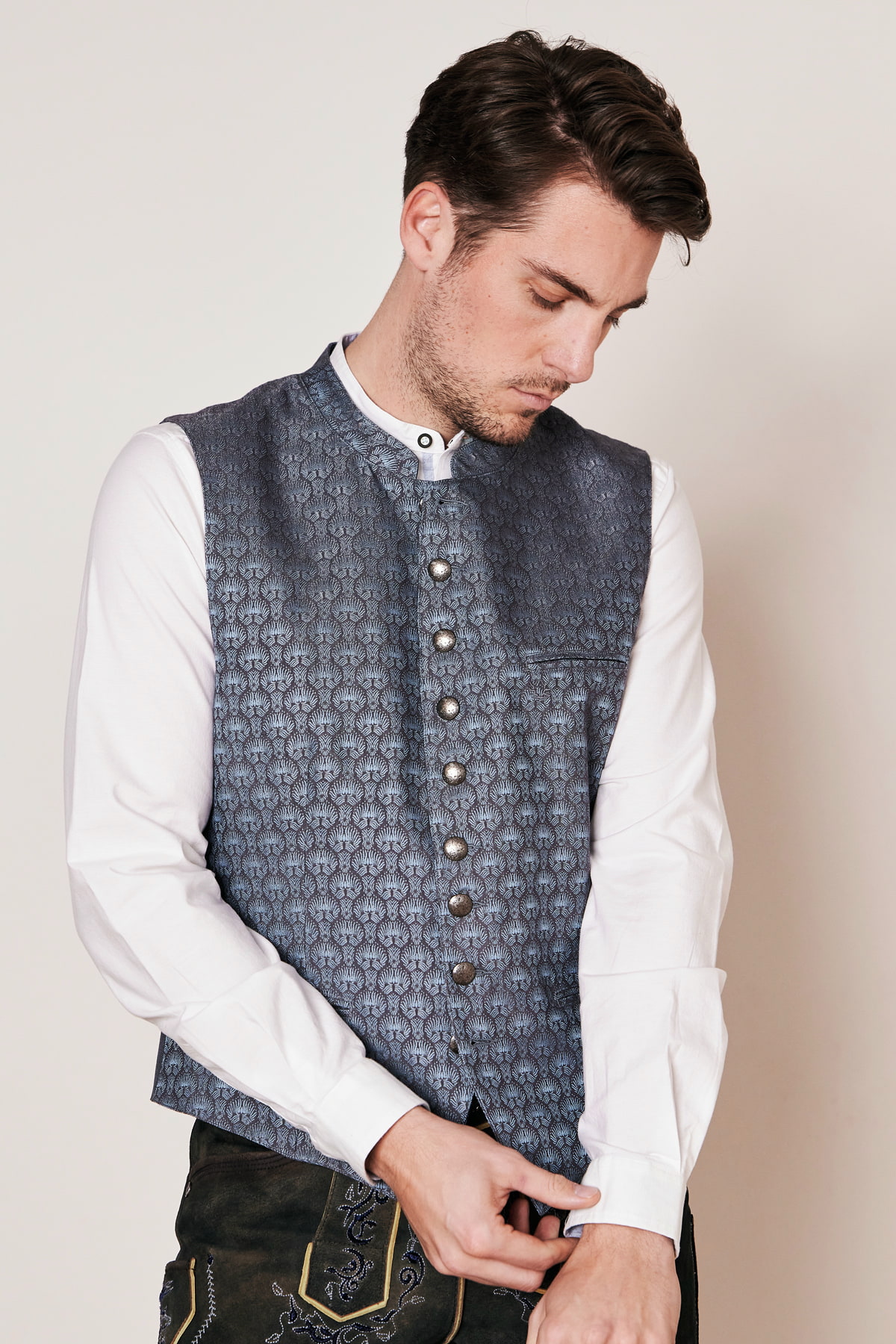 Trachten vest Milan