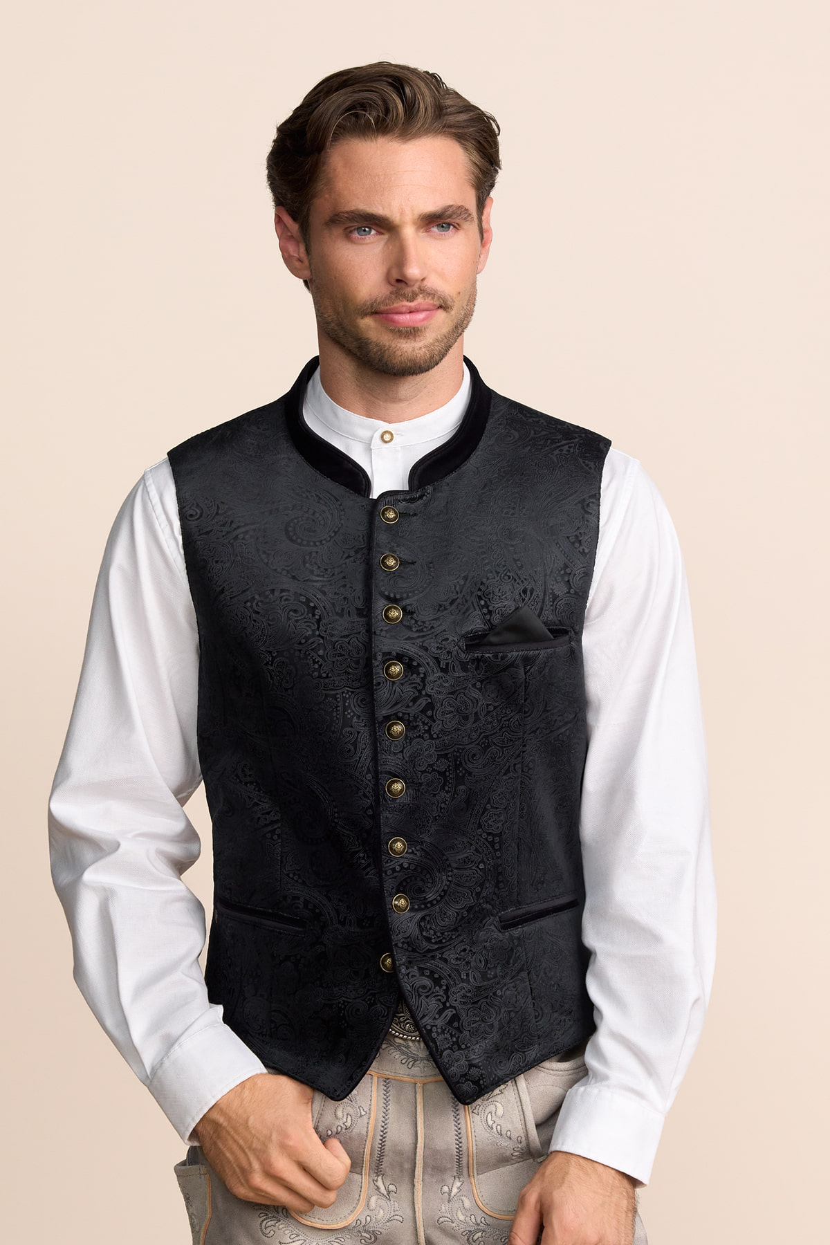 Trachten vest Onat