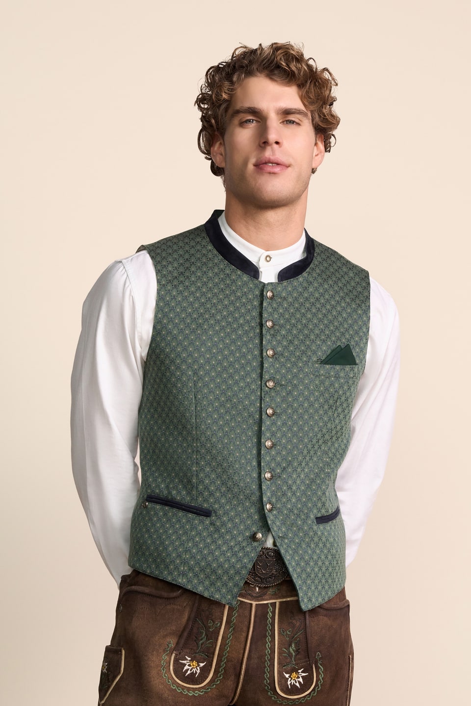 Trachten vest Lianor