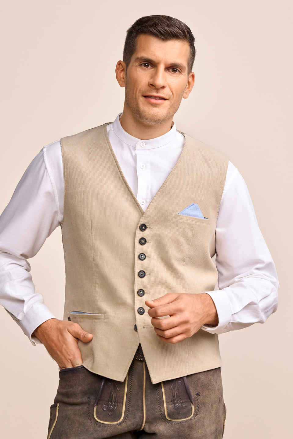 Trachten vest Baki