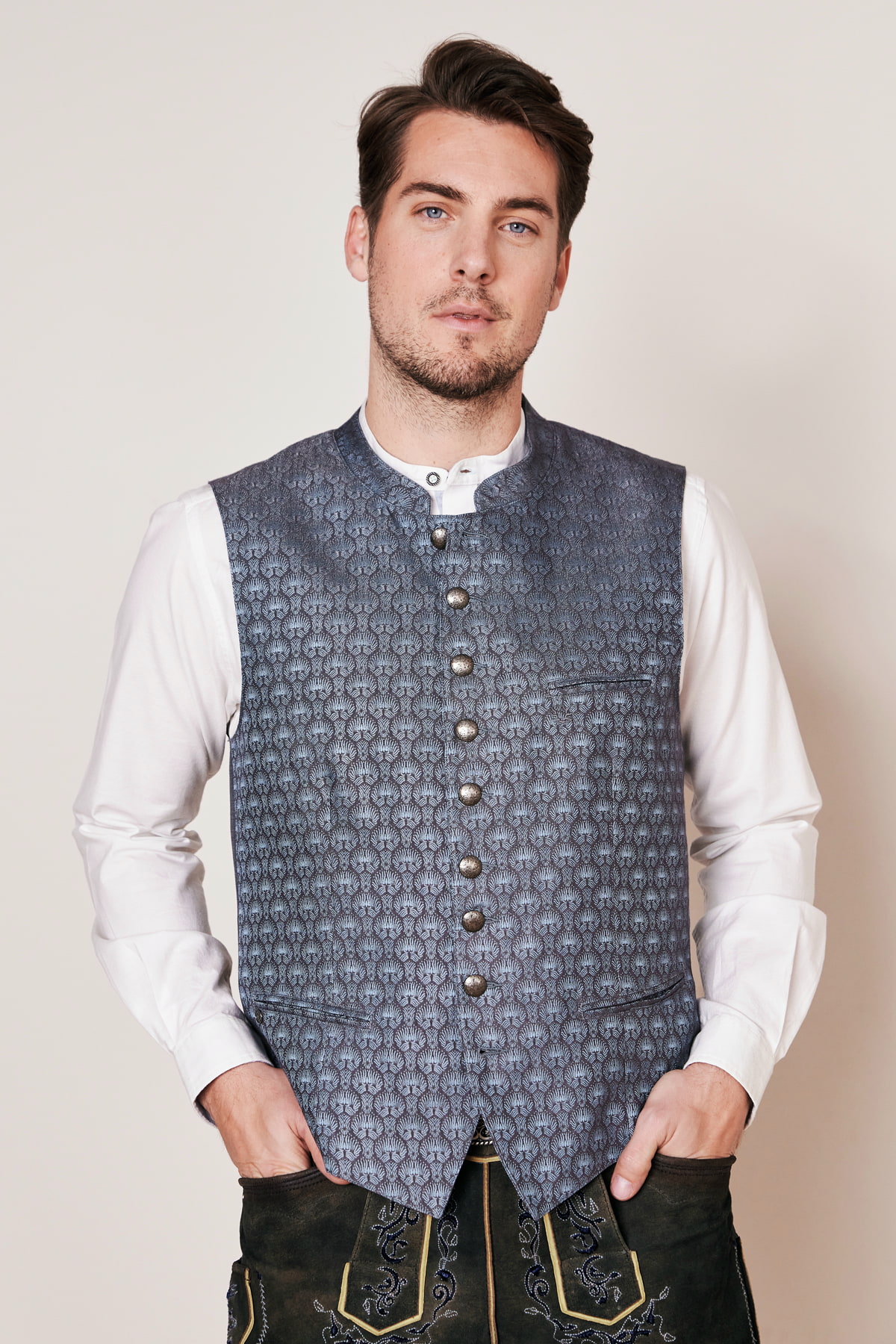 Trachten vest Milan
