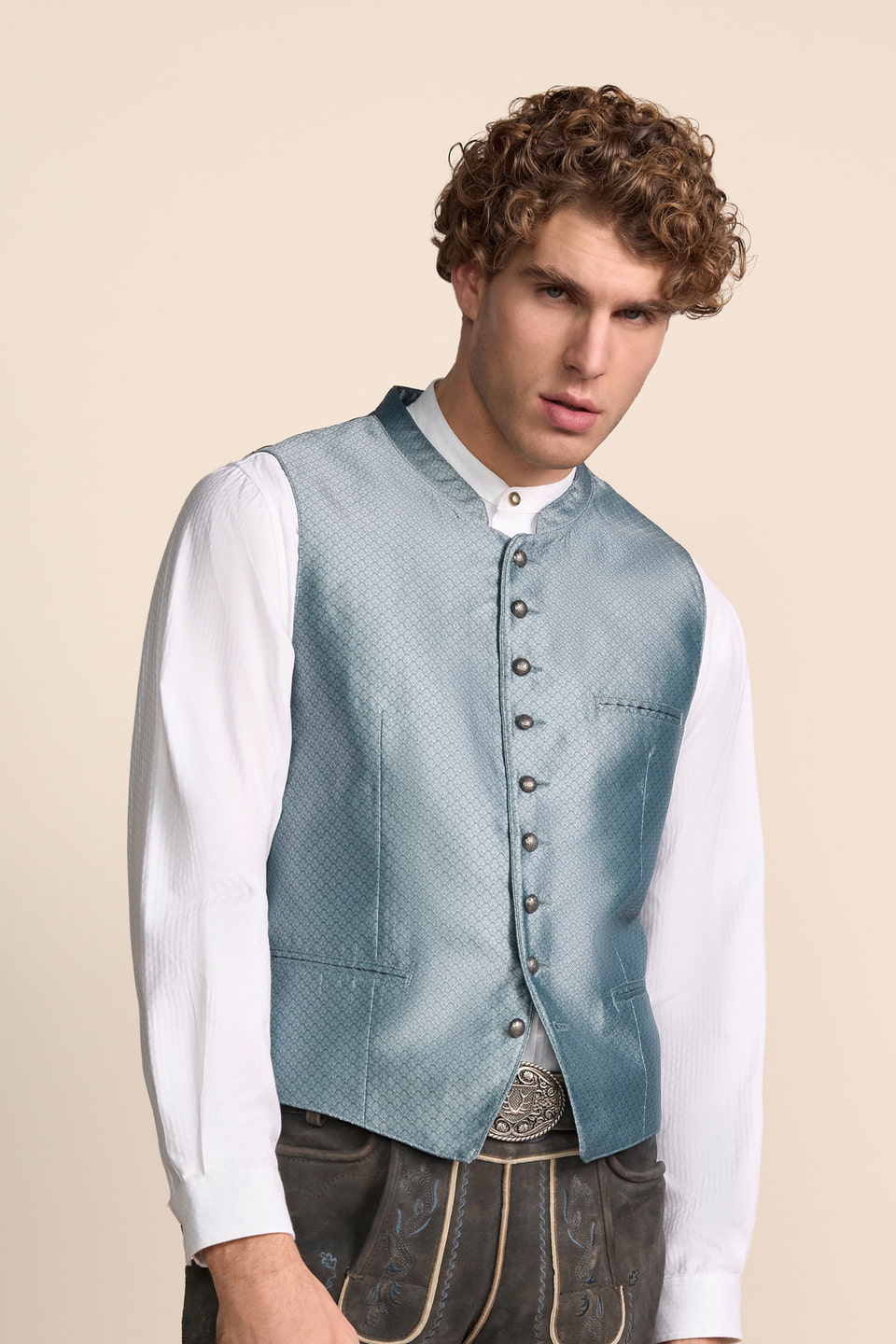 Trachten vest Yann