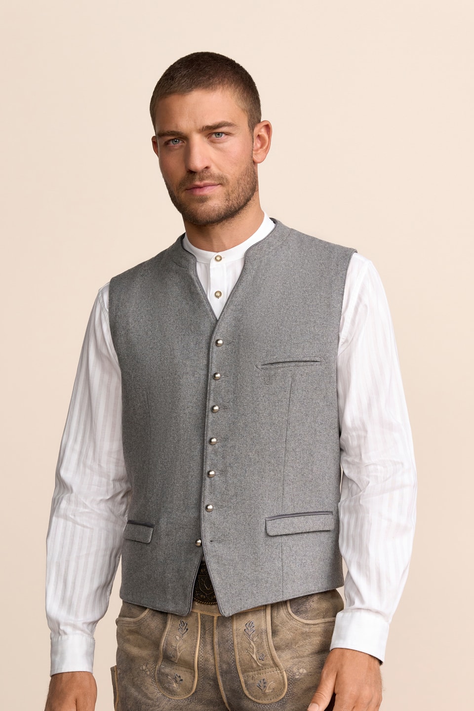 Trachten vest Benedin