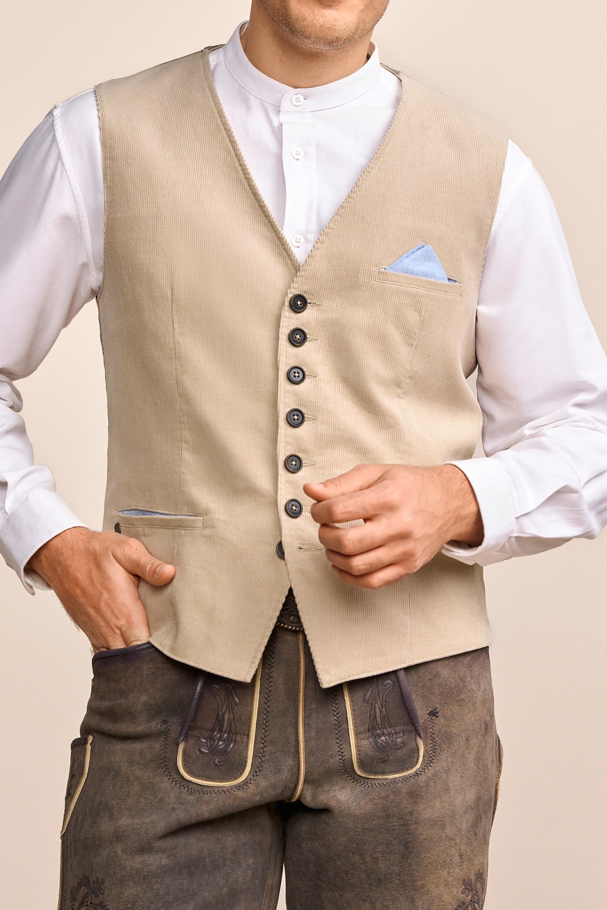 Trachten vest Baki