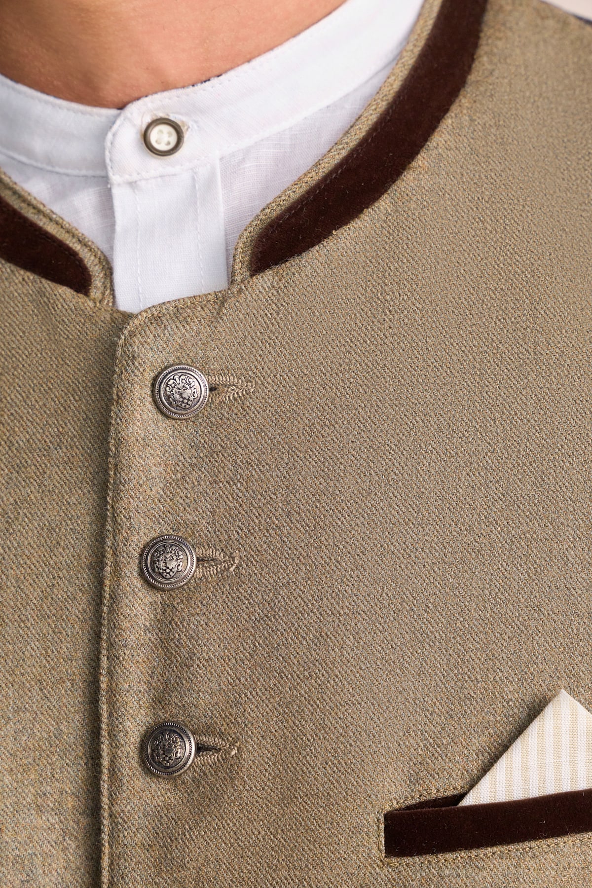 Trachten vest Perry