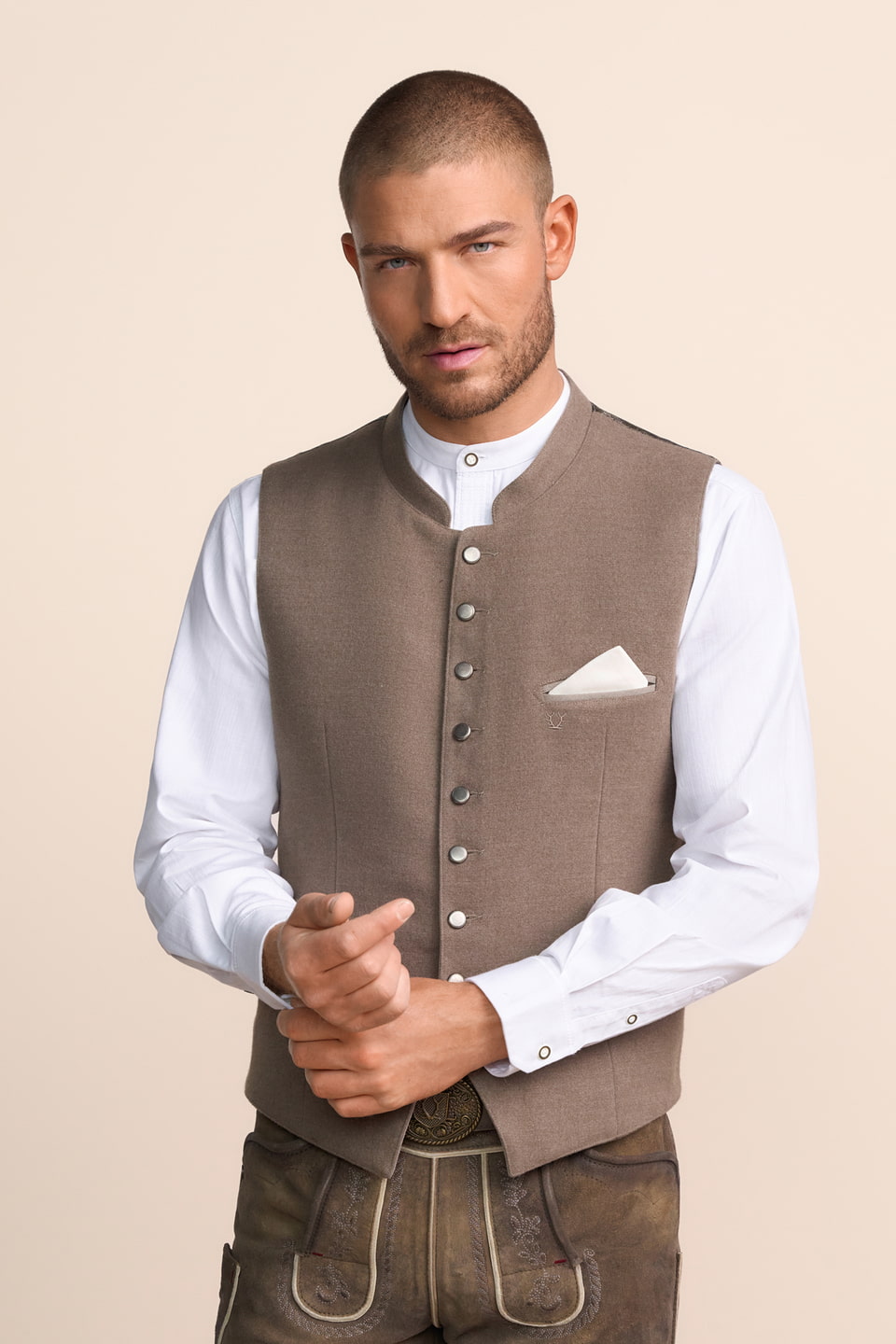 Trachten vest Lennart