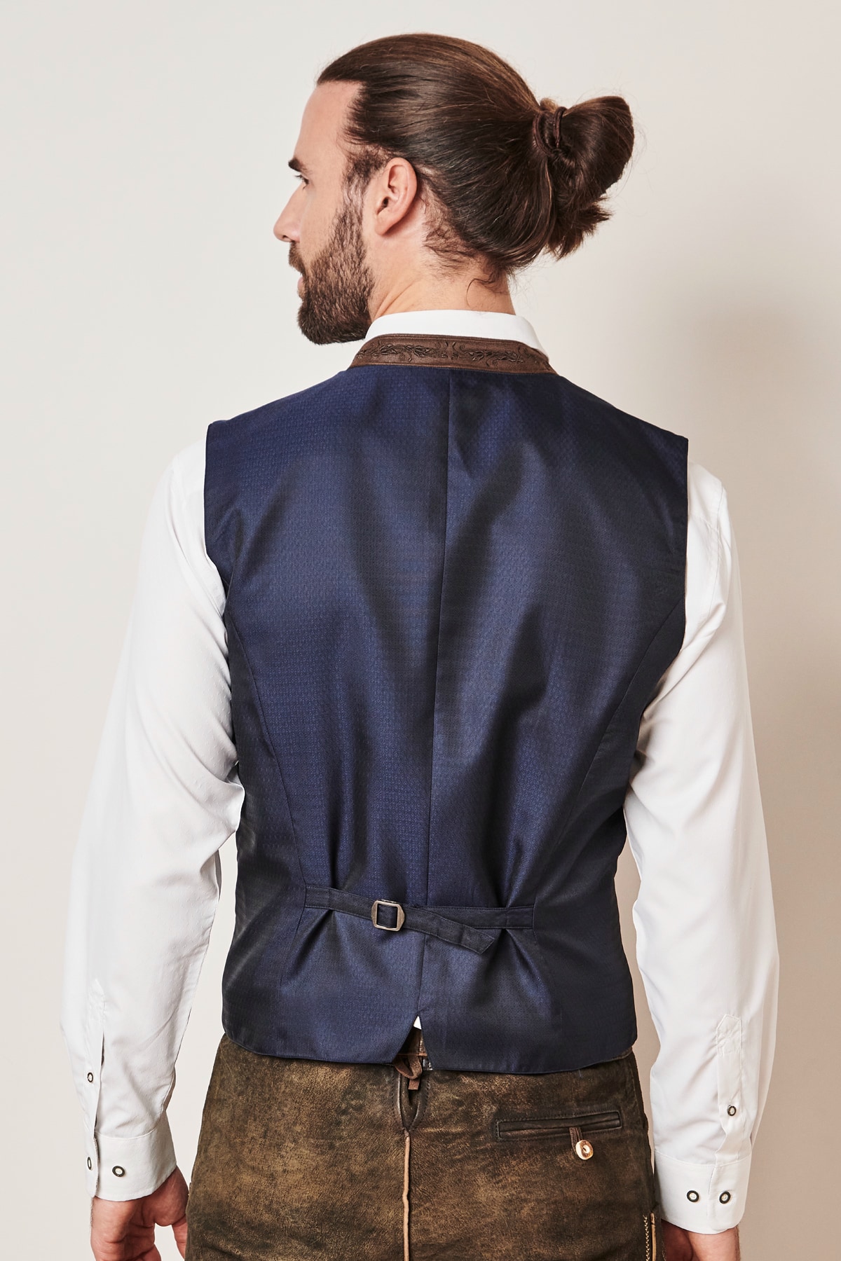 Trachten vest Leano