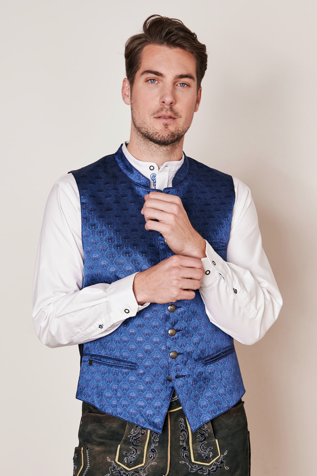 Trachten vest Milan