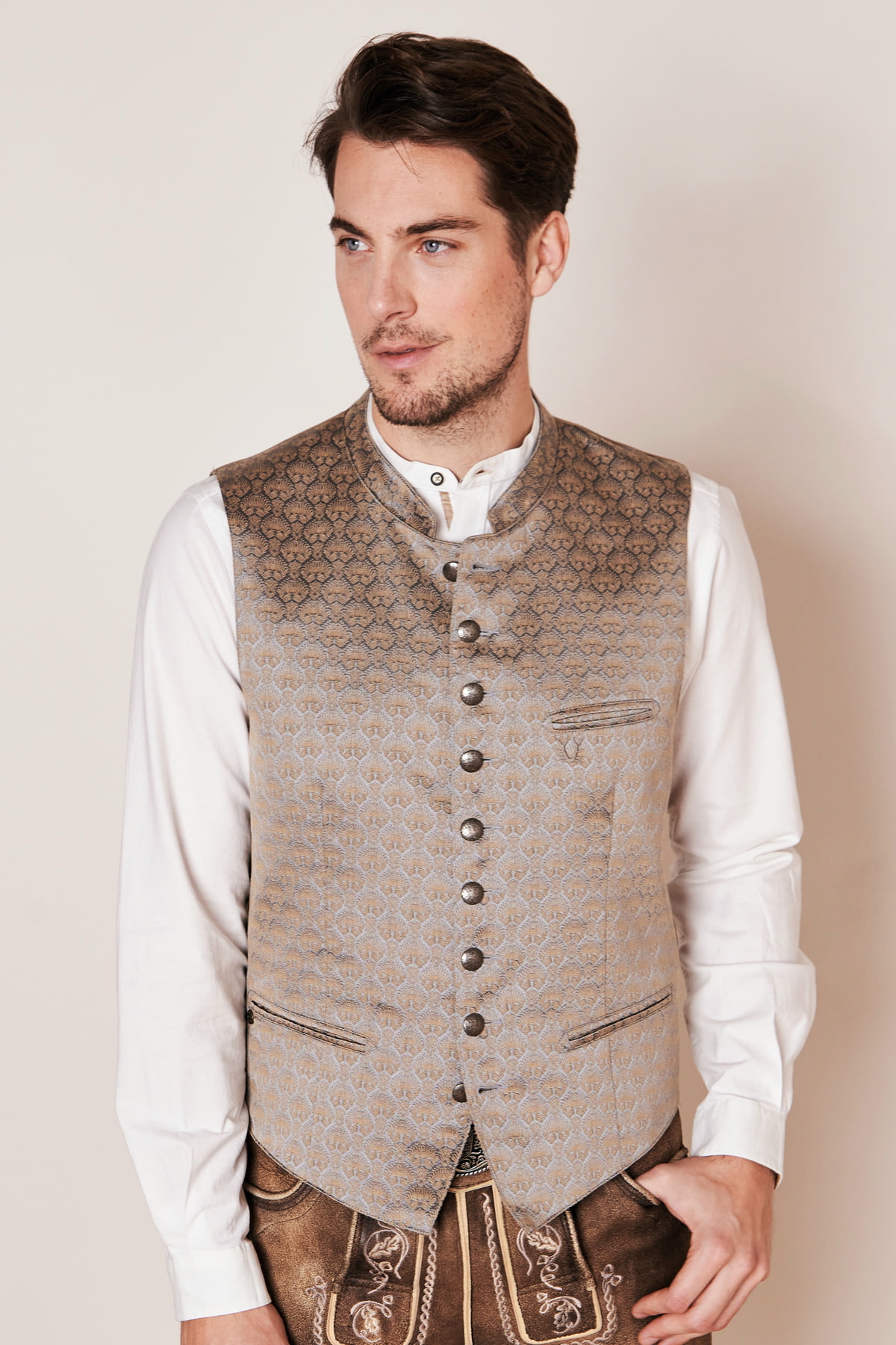 Trachten vest Milan