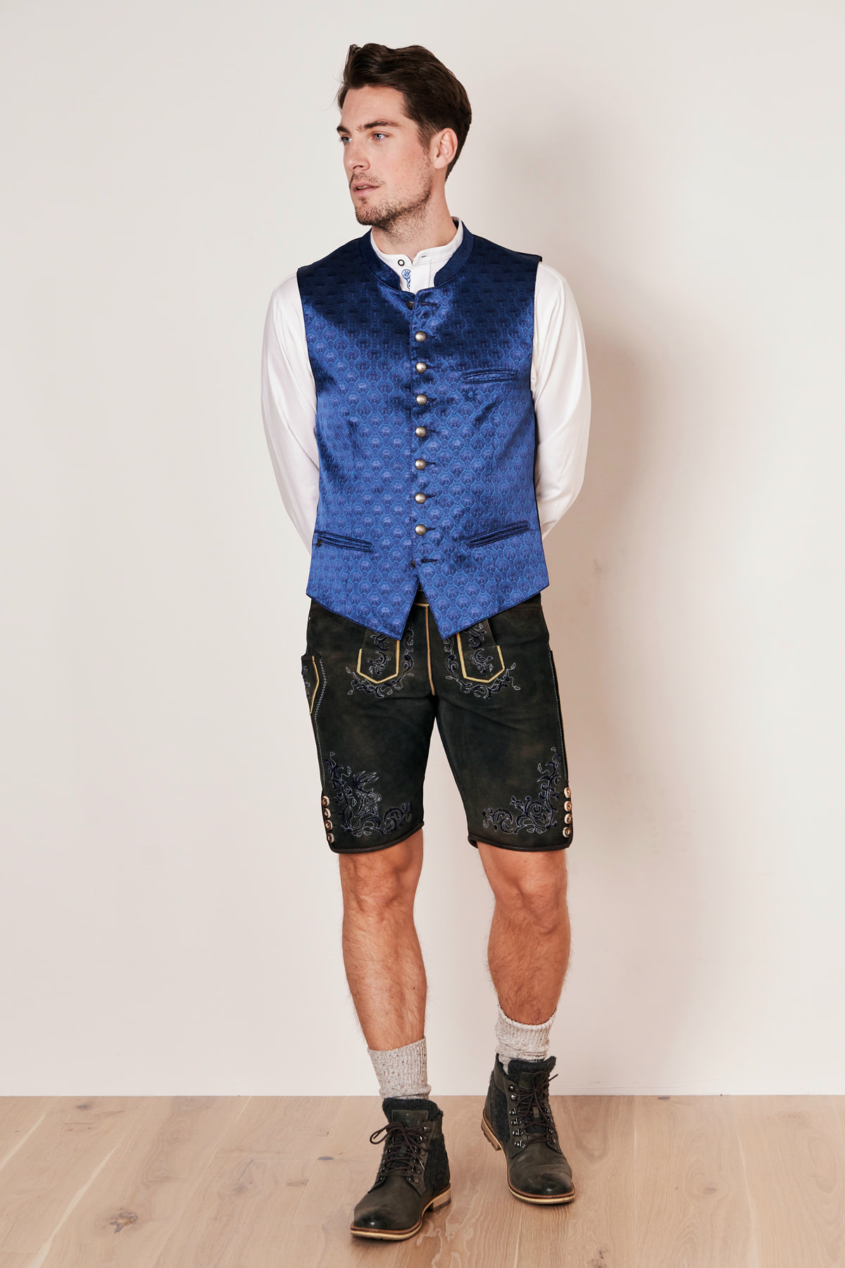 Trachten vest Milan