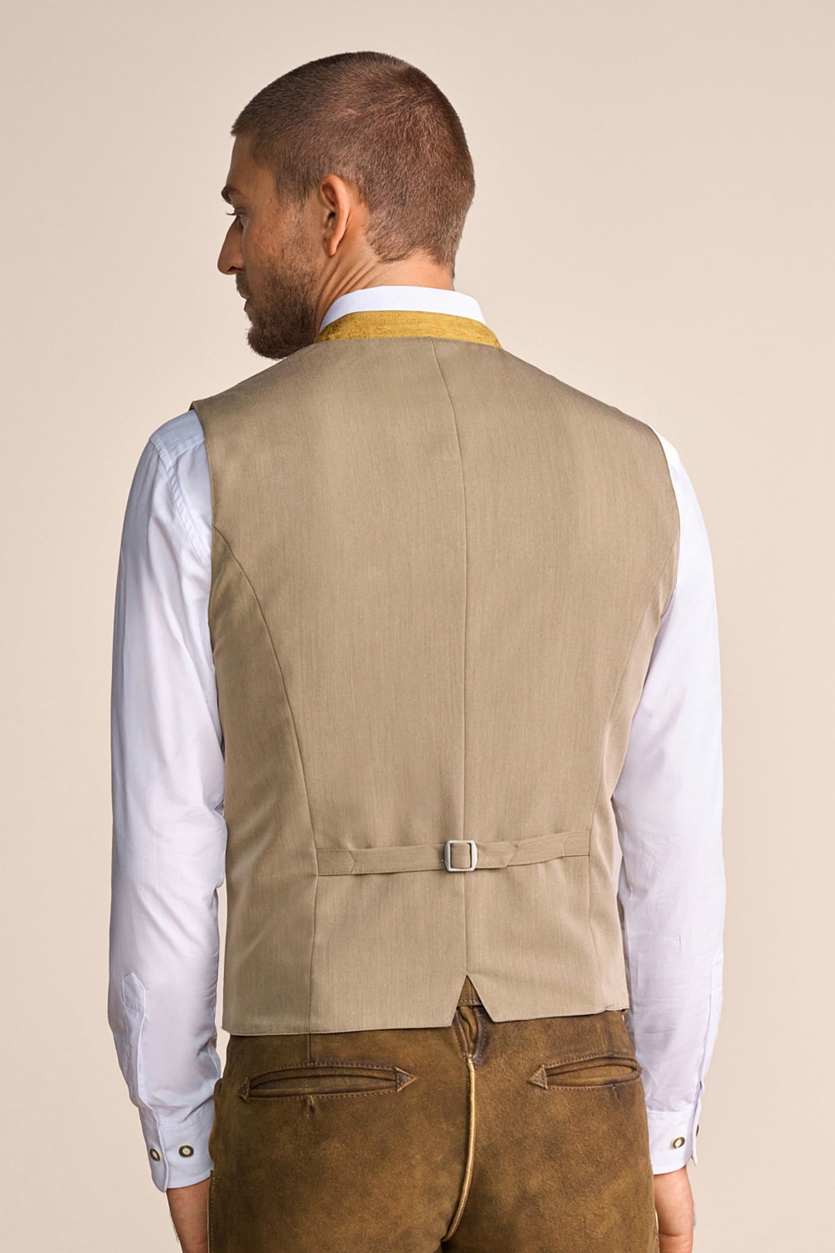 Trachten vest Rod