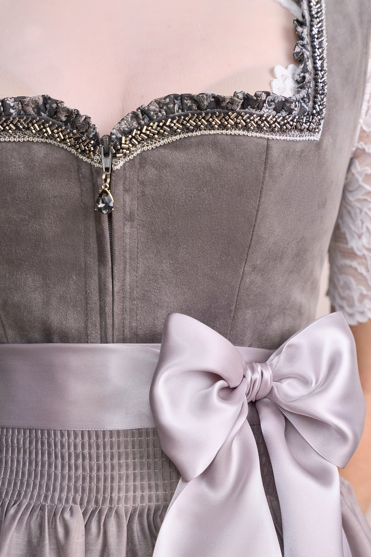 Dirndl Elora (50cm) in grijs in de Krüger Dirndl Online Shop