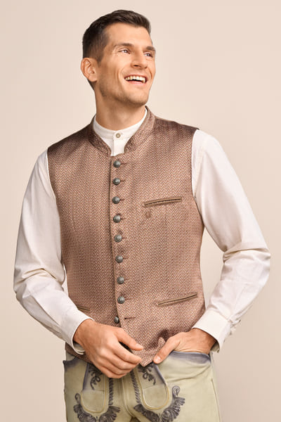Trachten vest Cyrian