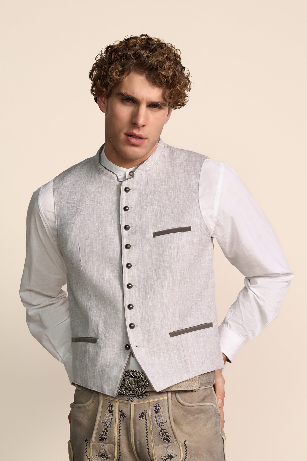 Trachten vest Orlian