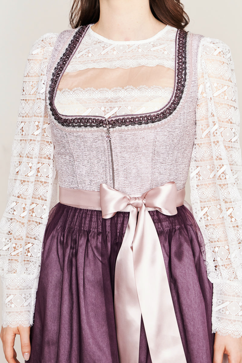 Dirndl Abriana (70cm) in paars in de Krüger Dirndl Online Shop