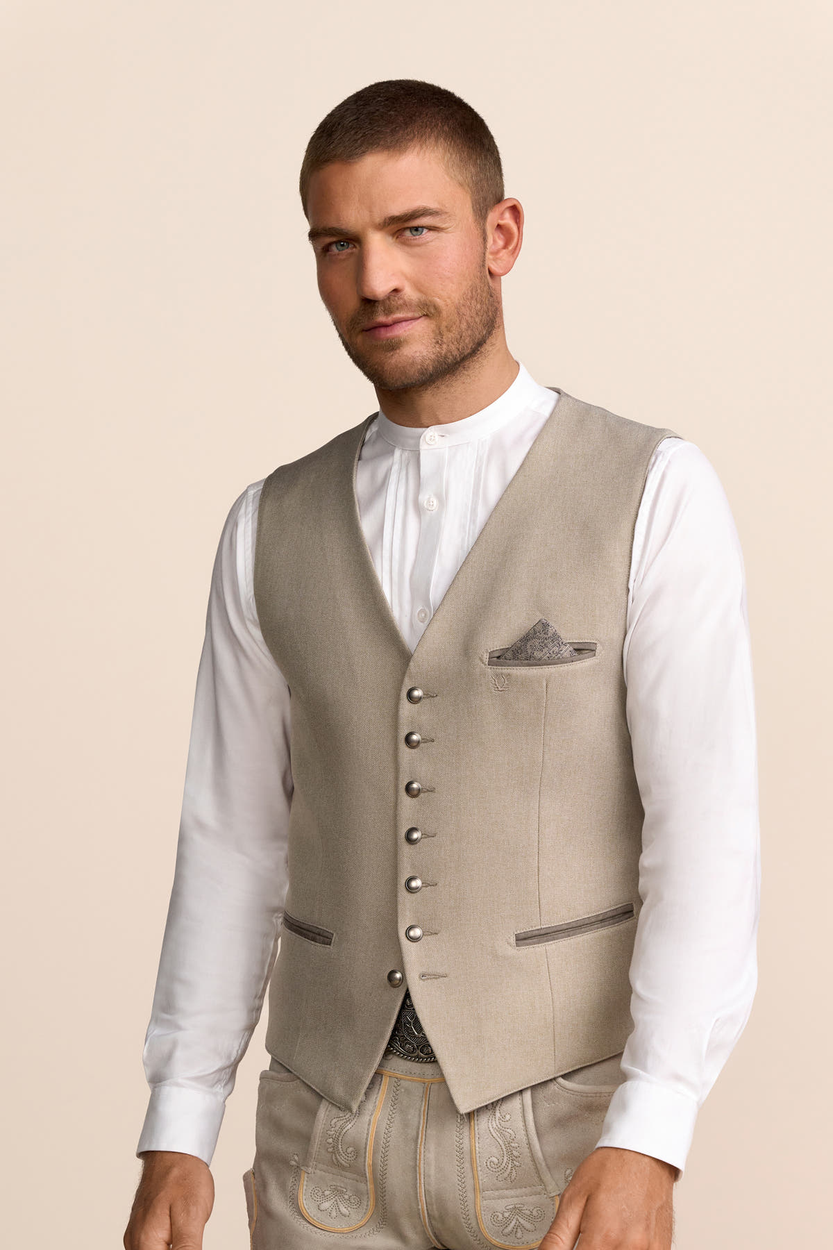Trachten vest Alrik