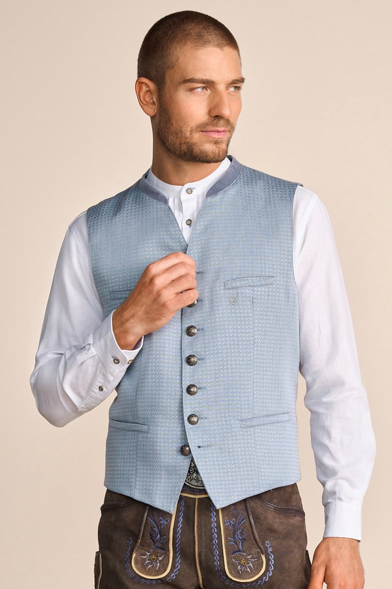 Trachten vest Junis
