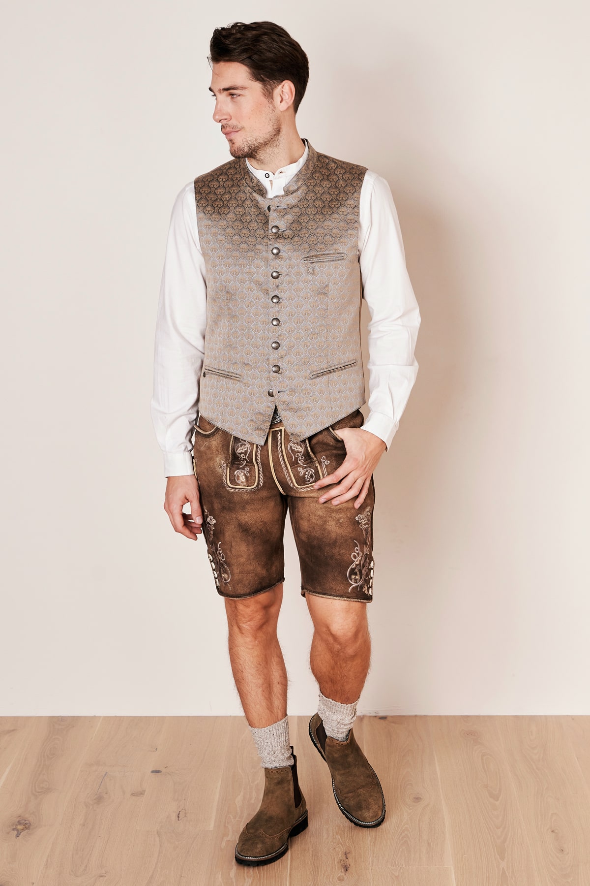 Trachten vest Milan