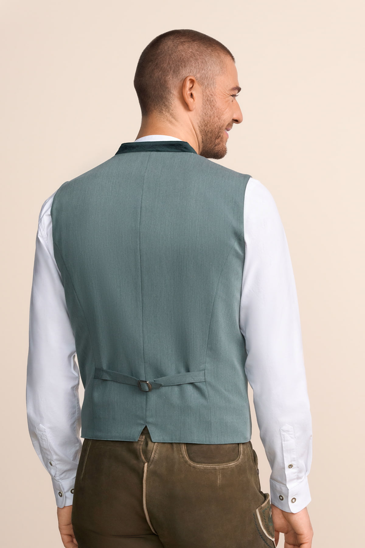 Trachten vest Davis