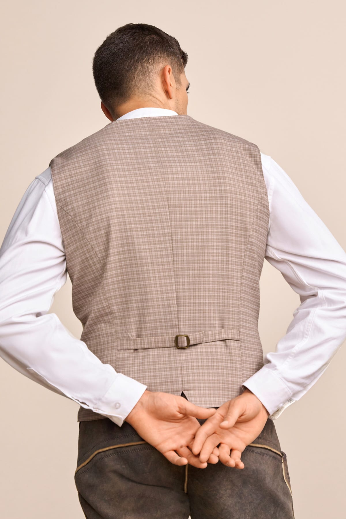 Trachten vest Baki
