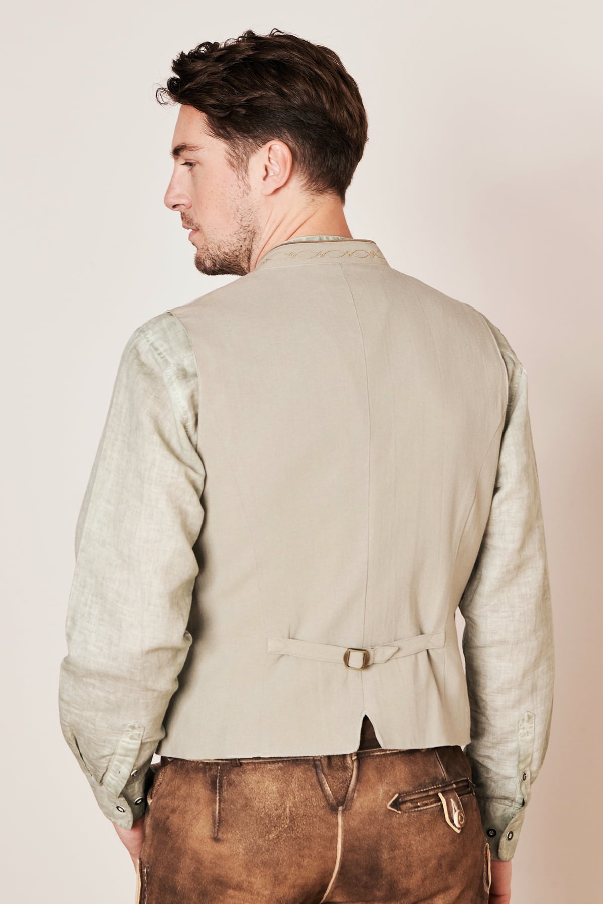 Trachten vest Ivan